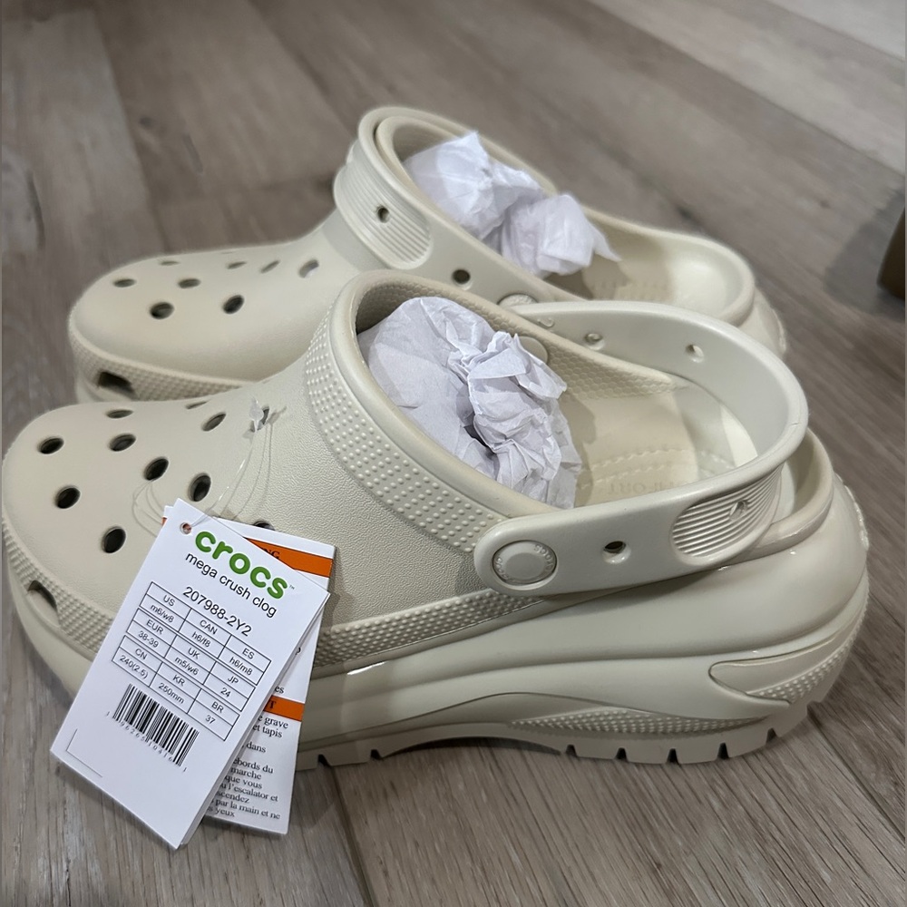 NWT Crocs Mega Crush Clog - Bone/ Size 8